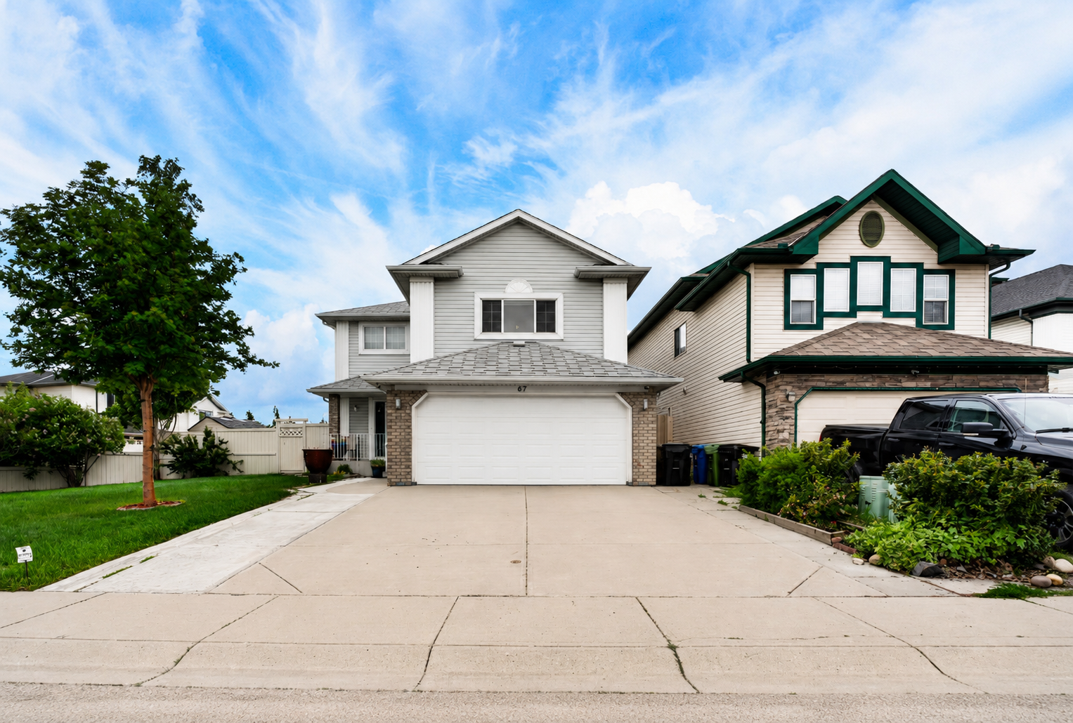 Wide front view of the Douglas Ridge View property